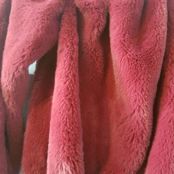 5/$20 fuzzy plush burgundy red vintage sweater - Picture 4 of 4
